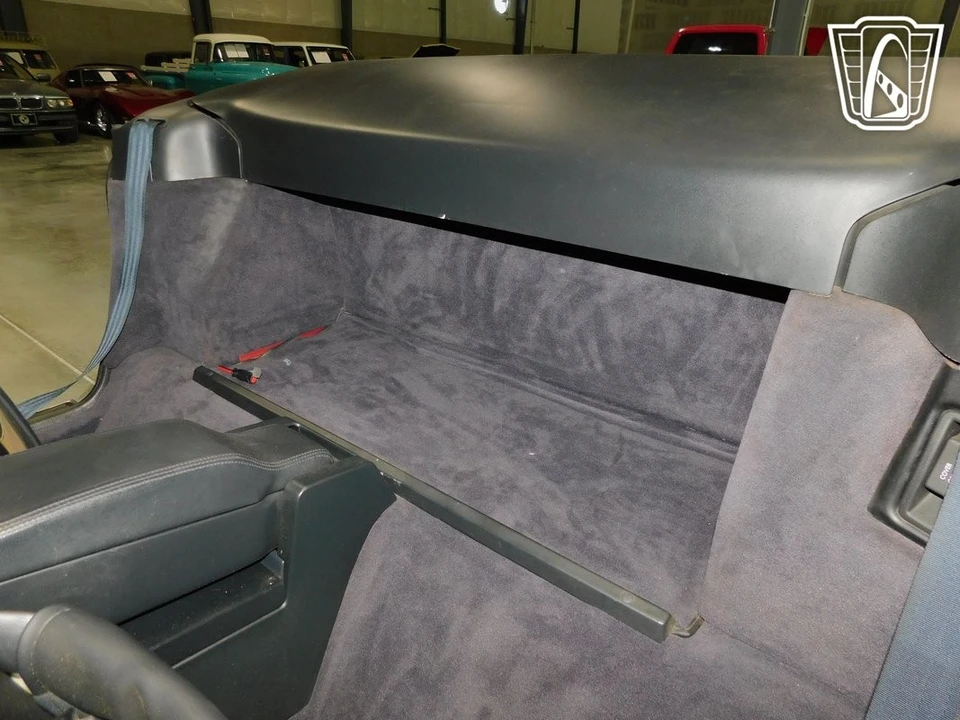 1993 Cadillac Allante - Image 10 of 21
