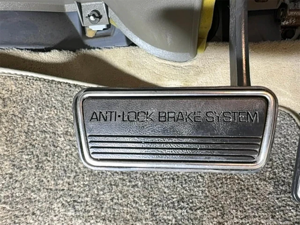 1993 Cadillac Allante - Image 26 of 31