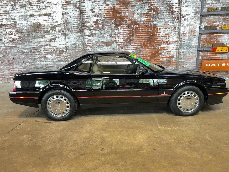 1993 Cadillac Allante - Image 2 of 31