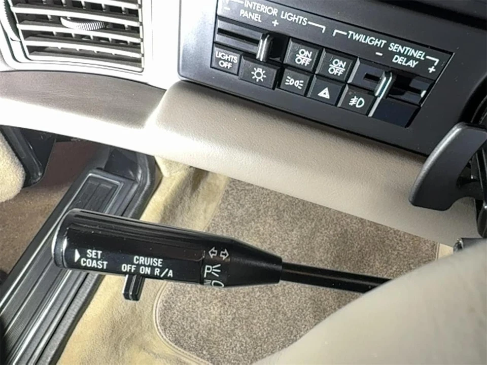 1993 Cadillac Allante - Image 22 of 31