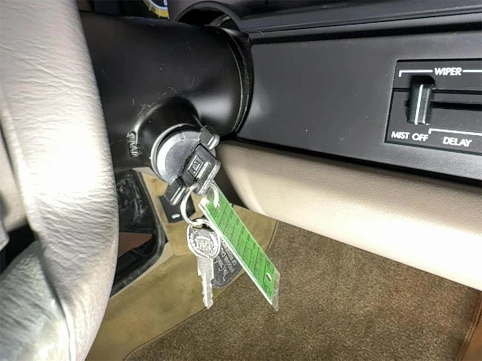 1993 Cadillac Allante - Image 28 of 31