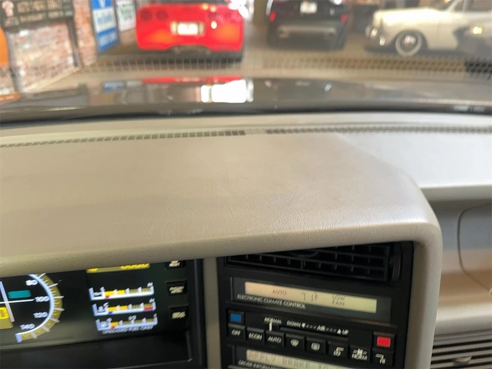 1993 Cadillac Allante - Image 29 of 31