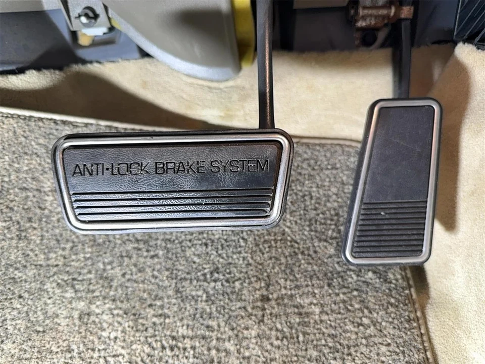 1993 Cadillac Allante - Image 25 of 31