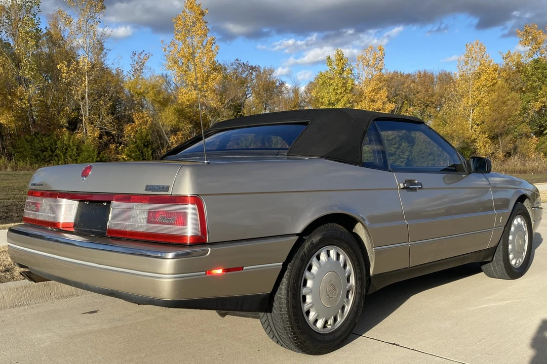 1993 Cadillac Allante - Image 12 of 31