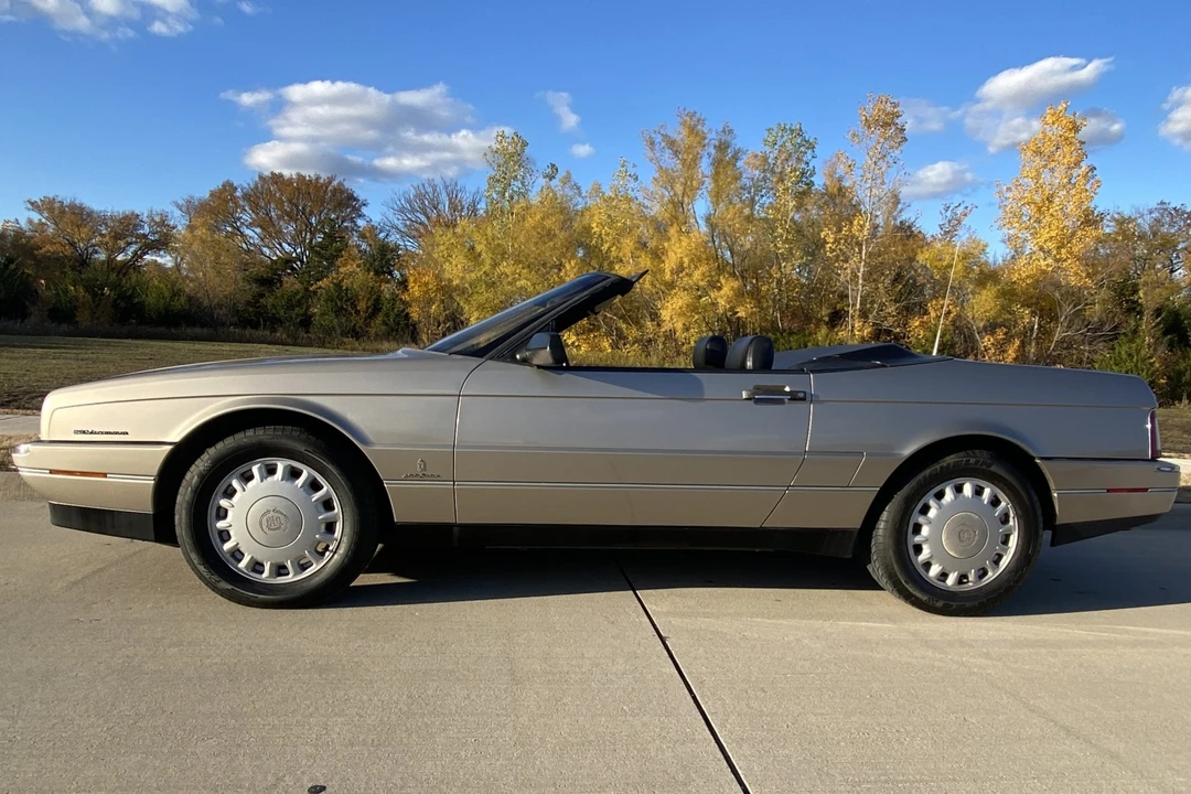 1993 Cadillac Allante - Image 8 of 31