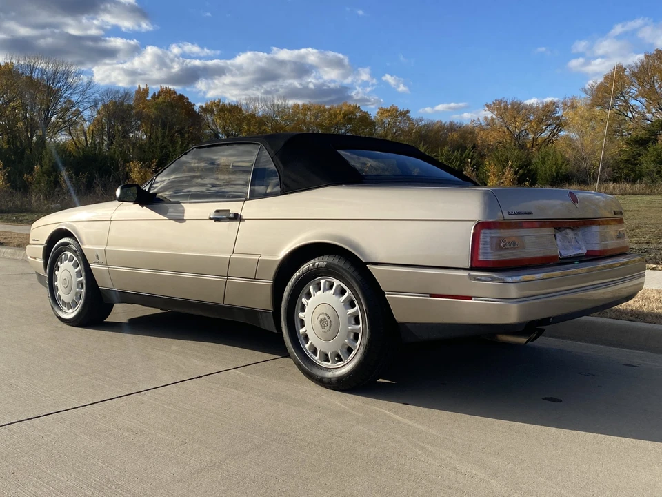 1993 Cadillac Allante - Image 13 of 31
