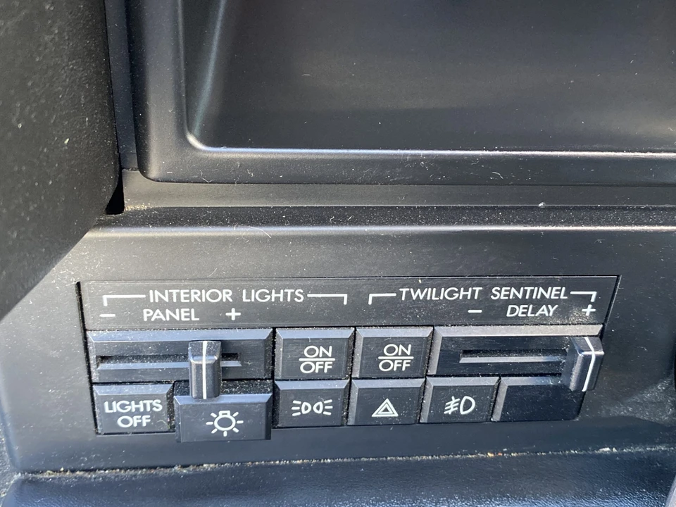 1993 Cadillac Allante - Image 31 of 31