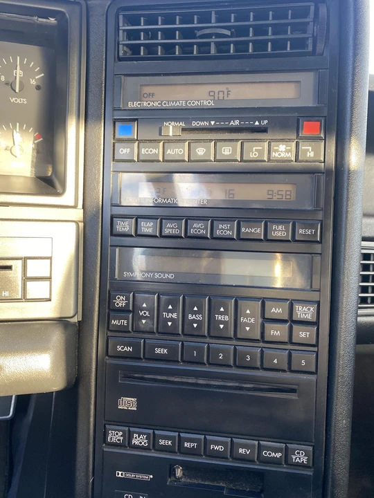 1993 Cadillac Allante - Image 30 of 31