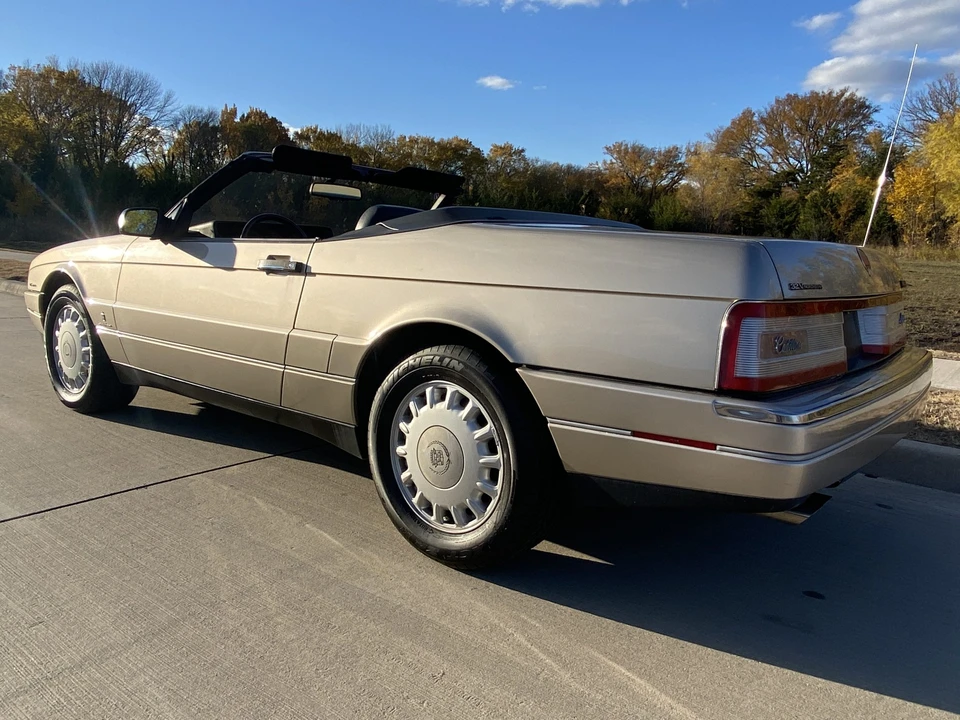 1993 Cadillac Allante - Image 7 of 31