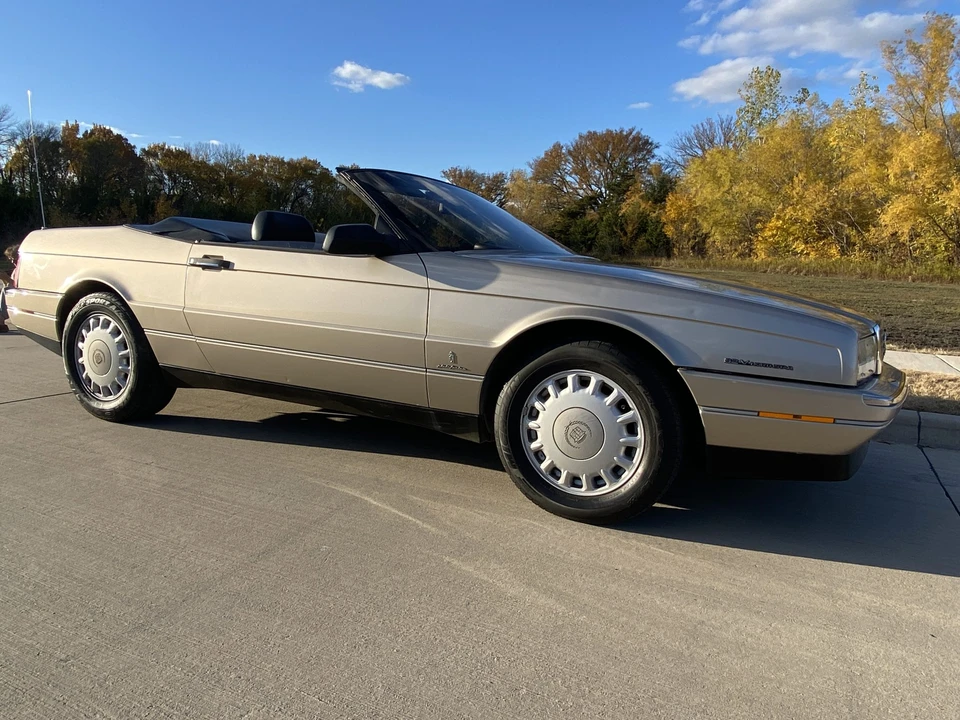 1993 Cadillac Allante - Image 3 of 31