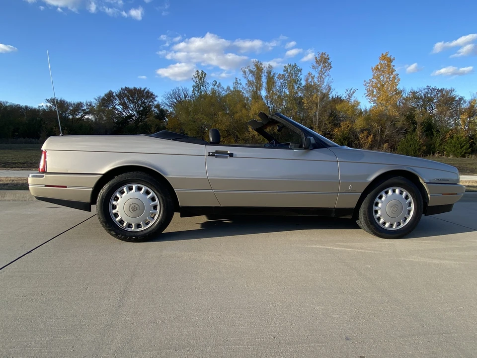 1993 Cadillac Allante - Image 4 of 31