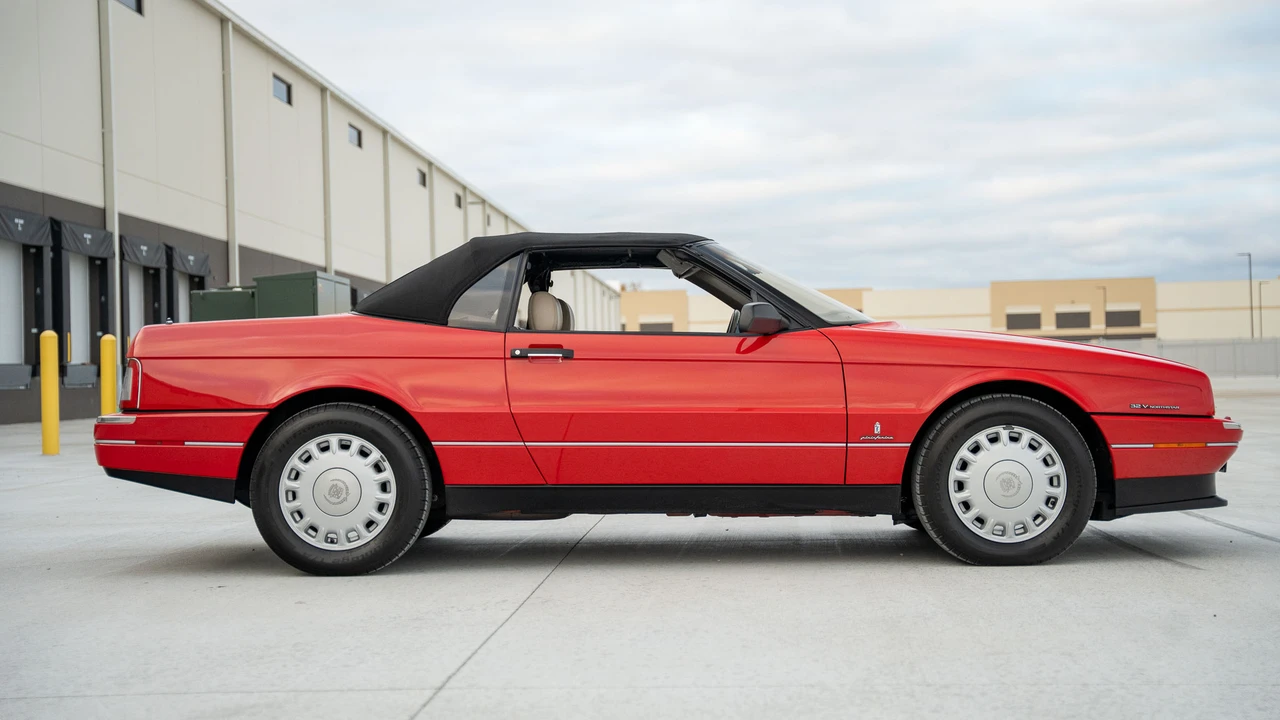 1993 Cadillac Allante - Image 24 of 31