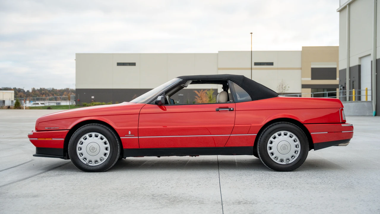 1993 Cadillac Allante - Image 28 of 31