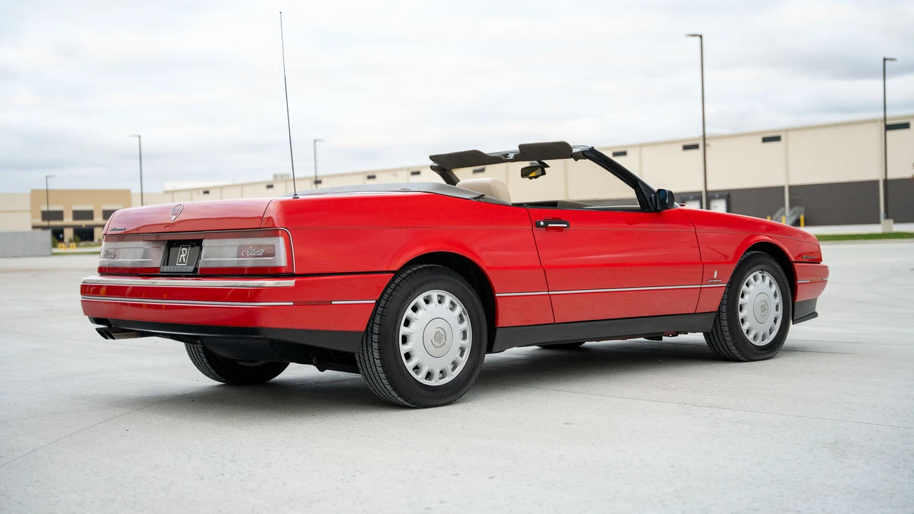 1993 Cadillac Allante - Image 8 of 31