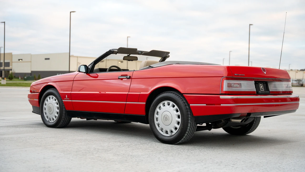 1993 Cadillac Allante - Image 10 of 31