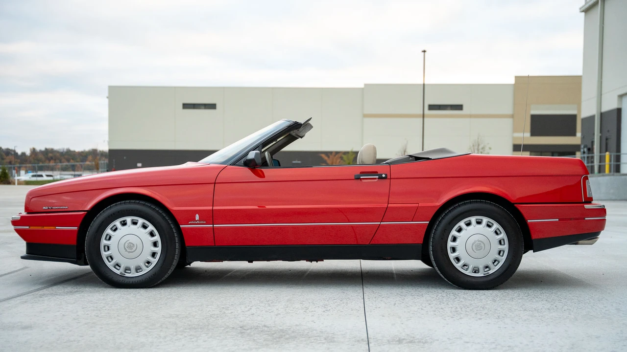 1993 Cadillac Allante - Image 11 of 31