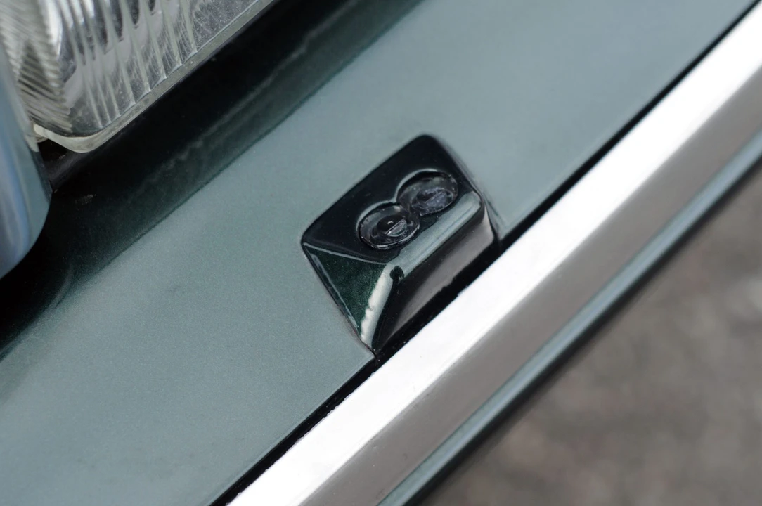 1993 Cadillac Allante - Image 30 of 31