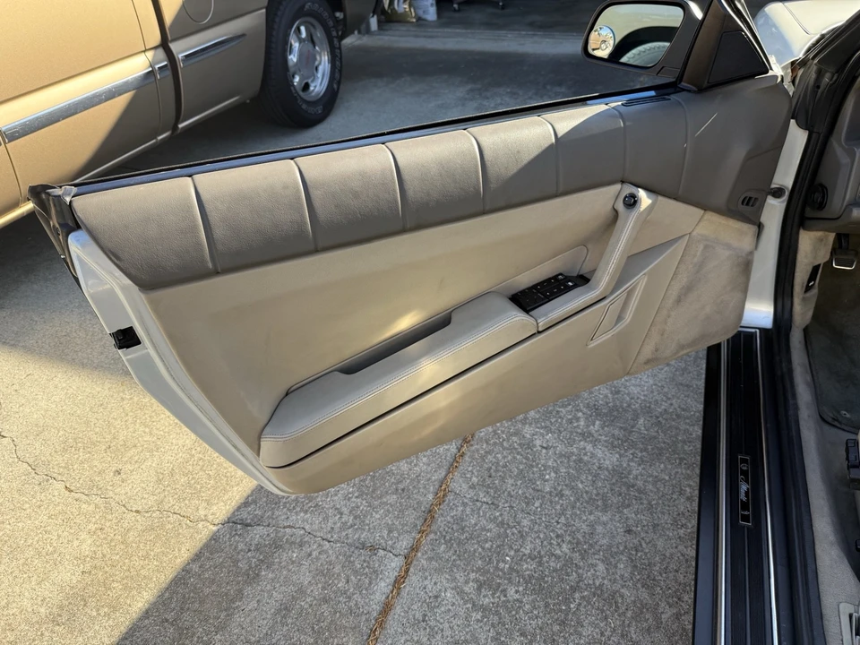 1993 Cadillac Allante - Image 25 of 29