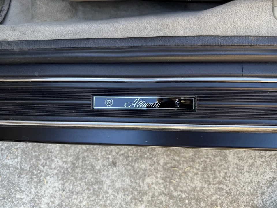 1993 Cadillac Allante - Image 24 of 29