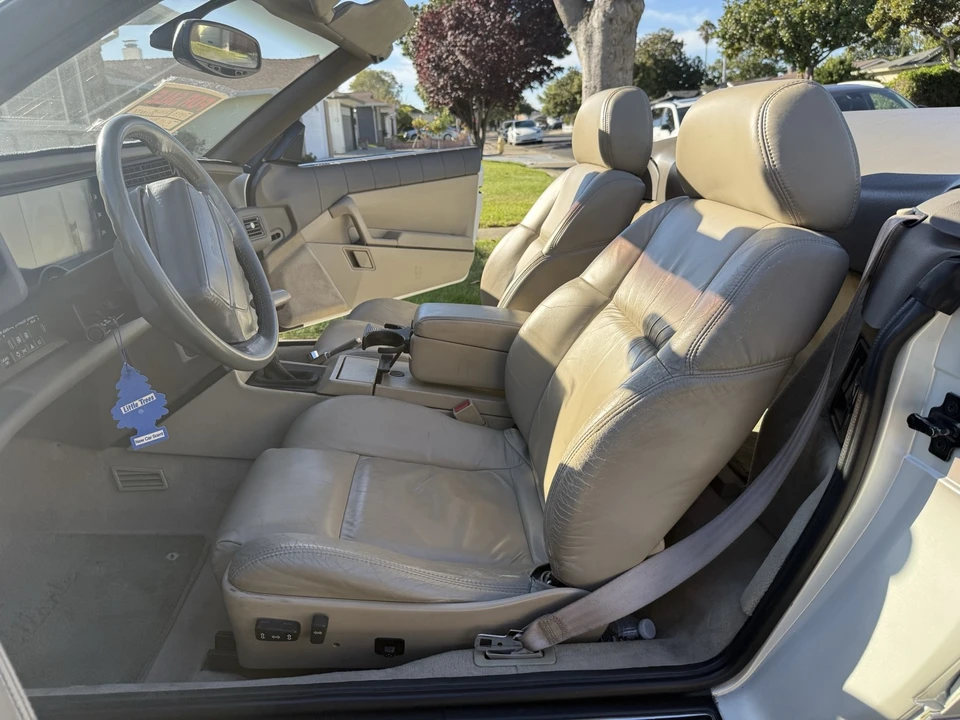 1993 Cadillac Allante - Image 23 of 29