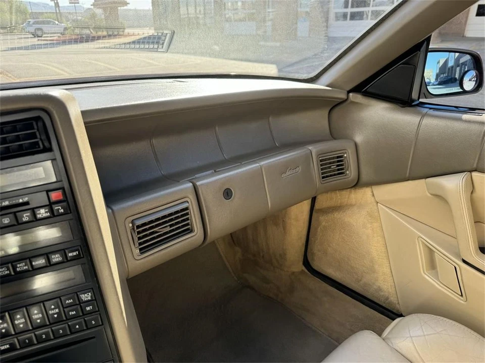 1993 Cadillac Allante - Image 12 of 31
