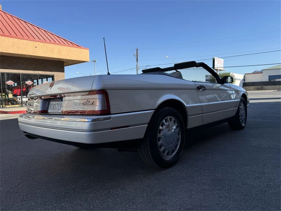 1993 Cadillac Allante - Image 5 of 28