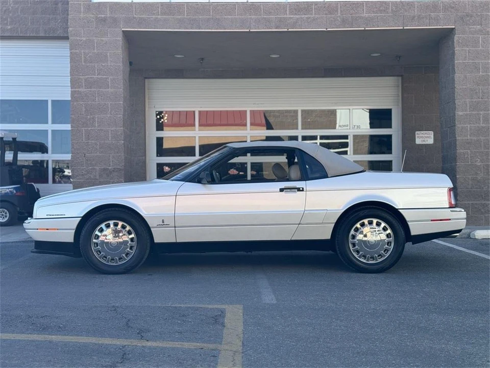1993 Cadillac Allante - Image 12 of 28