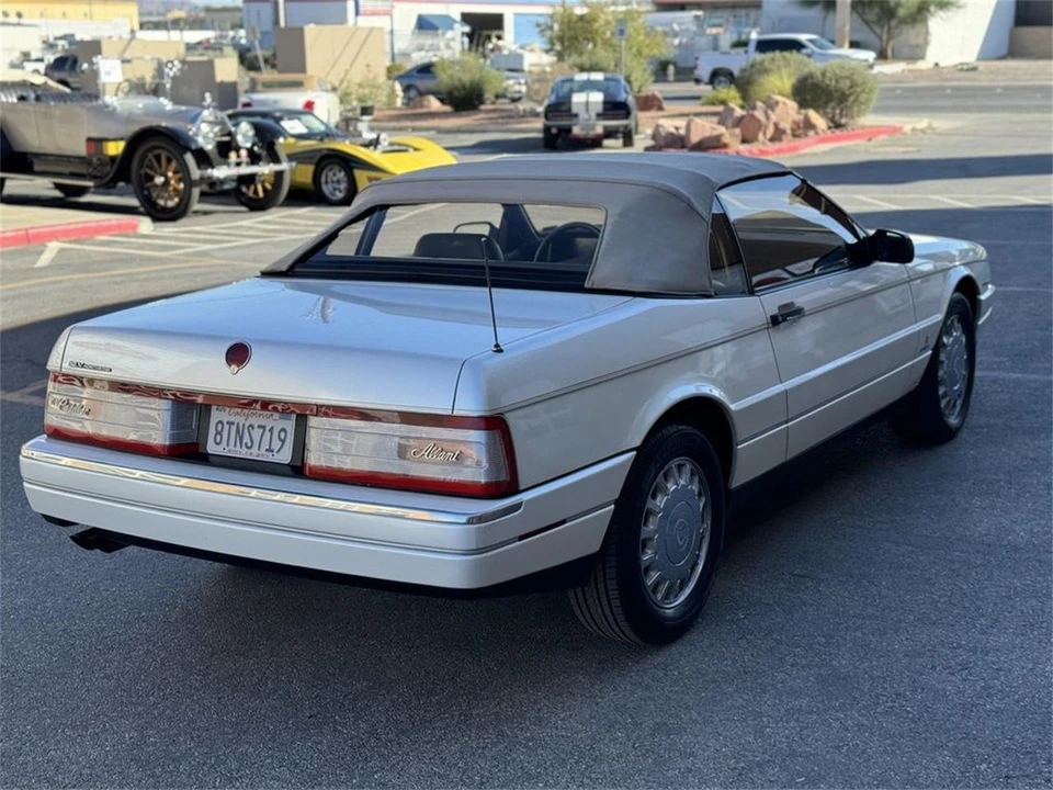 1993 Cadillac Allante - Image 15 of 28