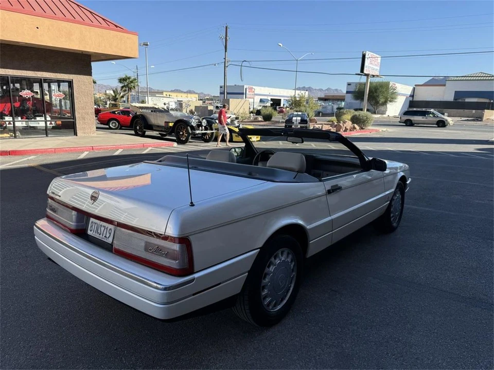 1993 Cadillac Allante - Image 6 of 28