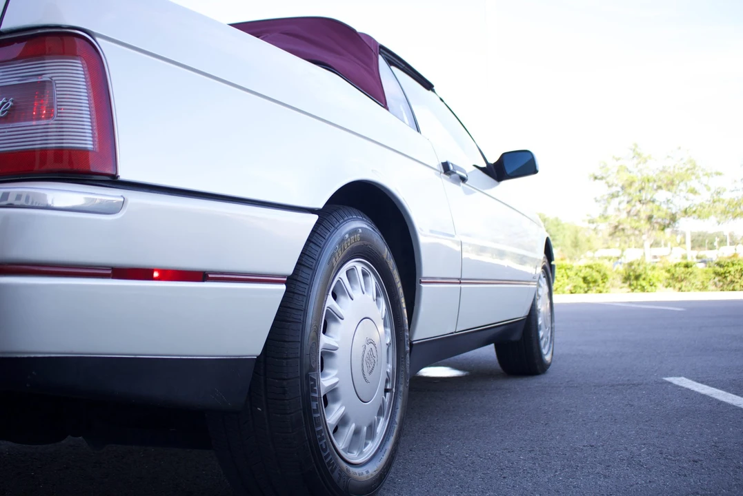 1993 Cadillac Allante - Image 24 of 31