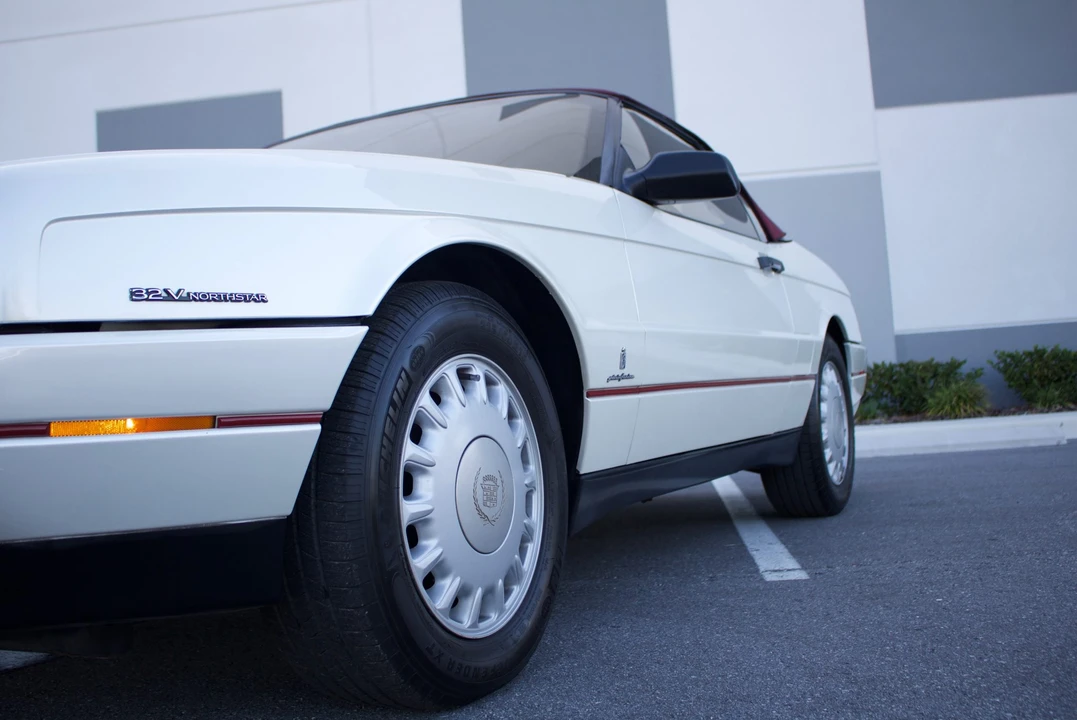 1993 Cadillac Allante - Image 22 of 31