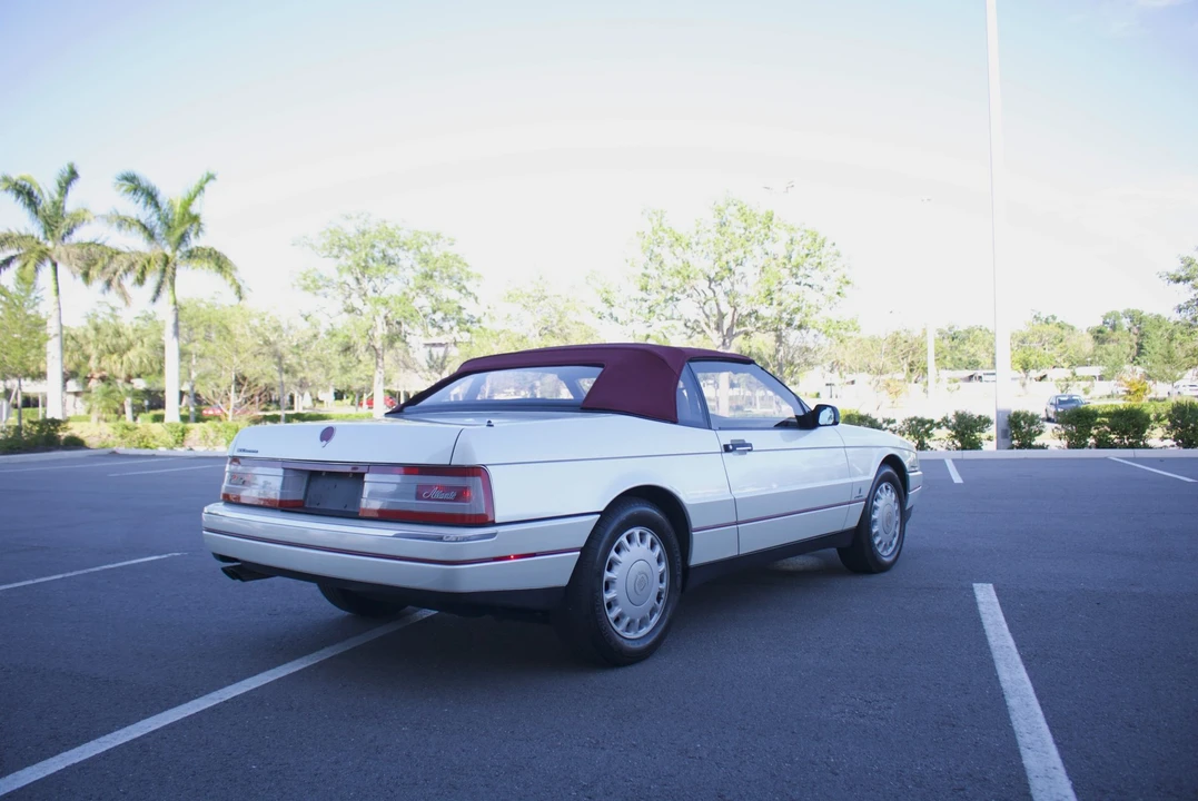 1993 Cadillac Allante - Image 10 of 31