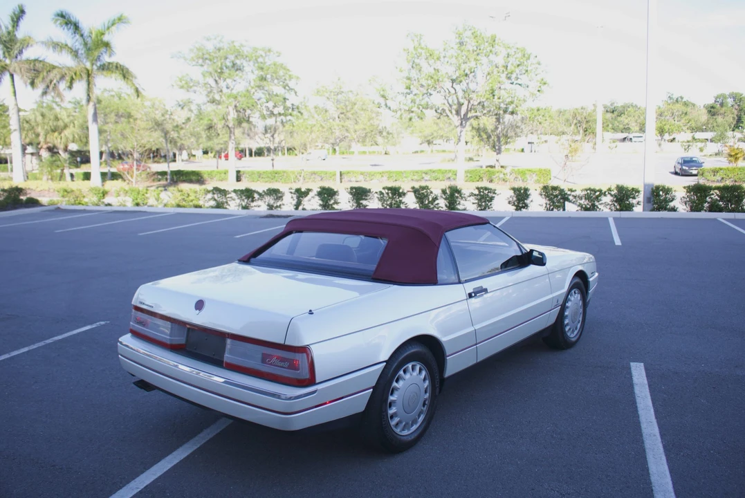 1993 Cadillac Allante - Image 9 of 31