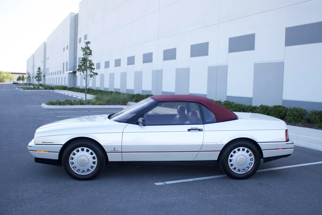 1993 Cadillac Allante - Image 4 of 31