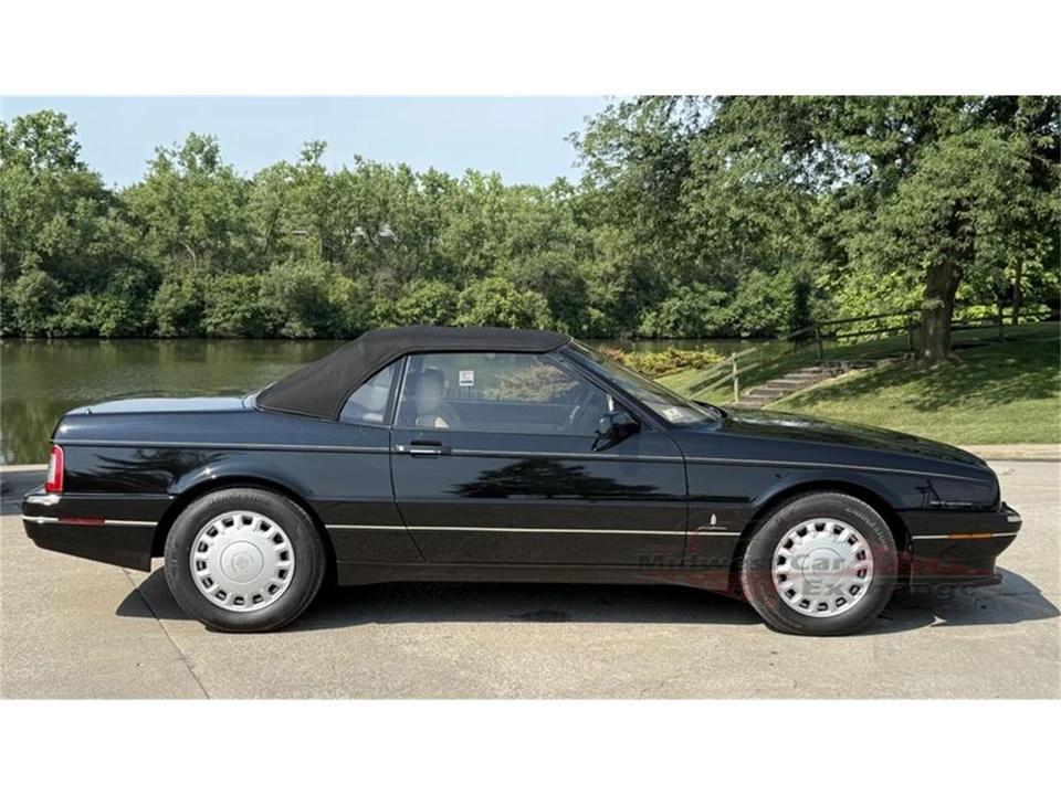 1993 Cadillac Allante - Image 7 of 31
