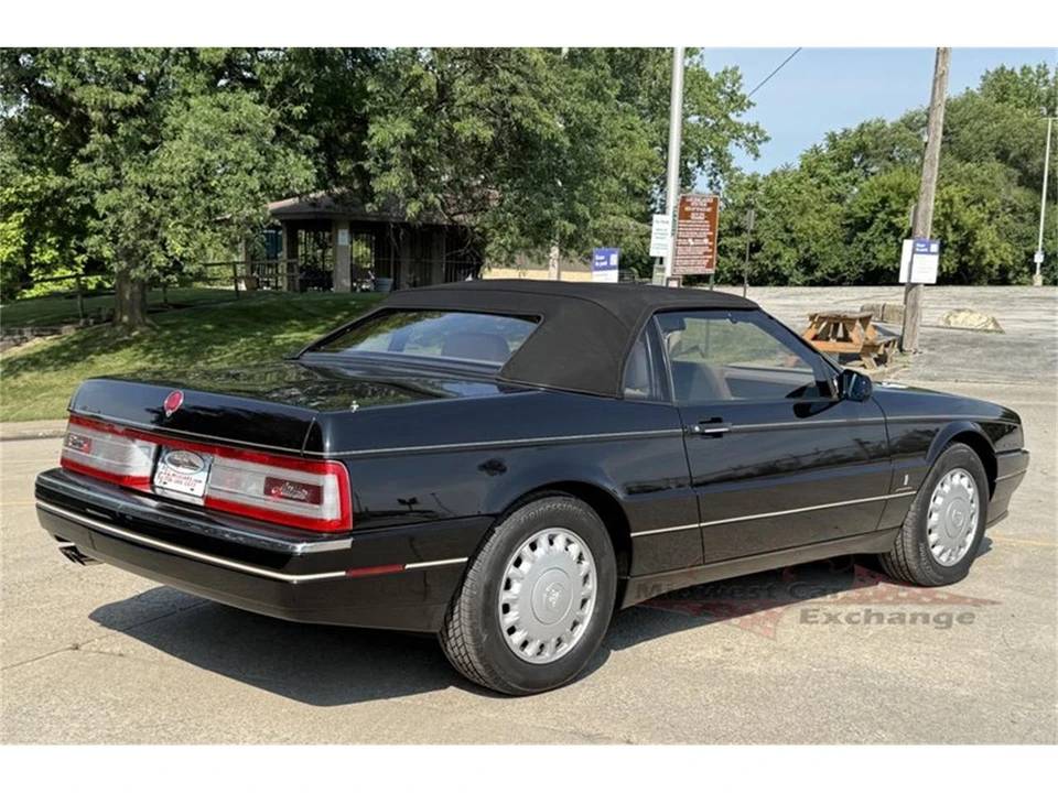 1993 Cadillac Allante - Image 8 of 31