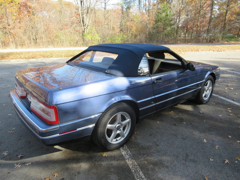 1993 Cadillac Allante - Image 16 of 31