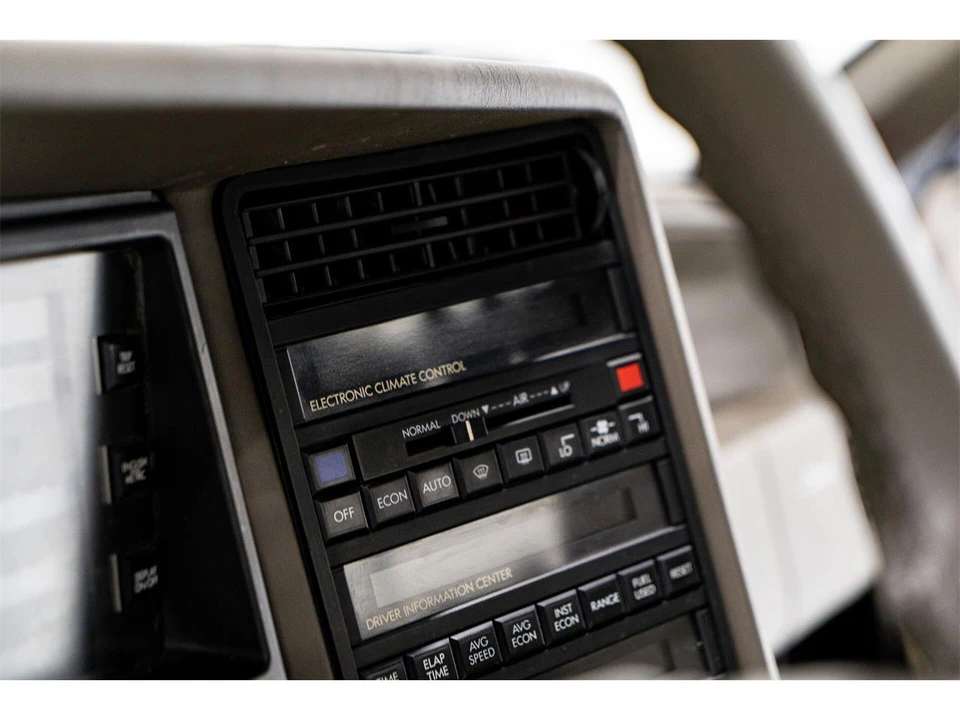 1993 Cadillac Allante - Image 12 of 31