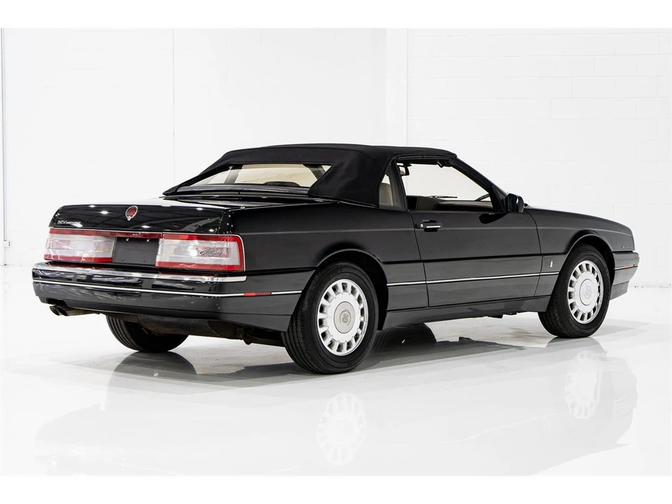 1993 Cadillac Allante - Image 22 of 31