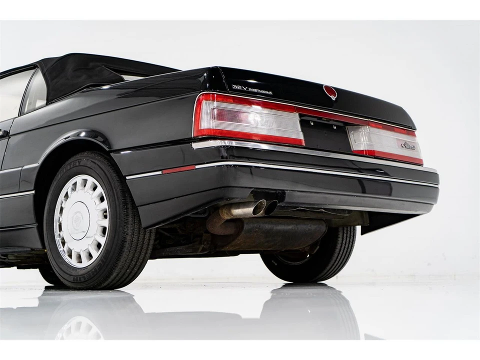 1993 Cadillac Allante - Image 28 of 31