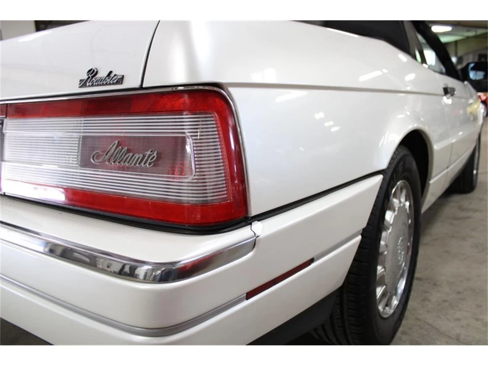1993 Cadillac Allante - Image 16 of 31