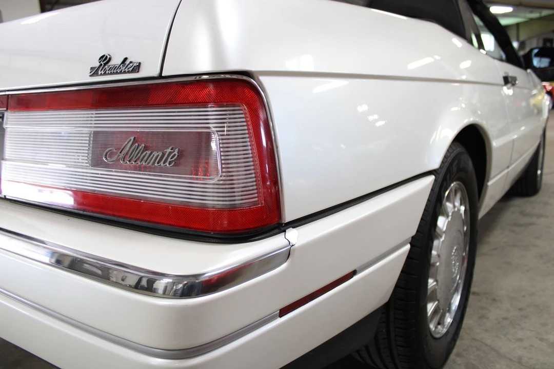 1993 Cadillac Allante - Image 16 of 31
