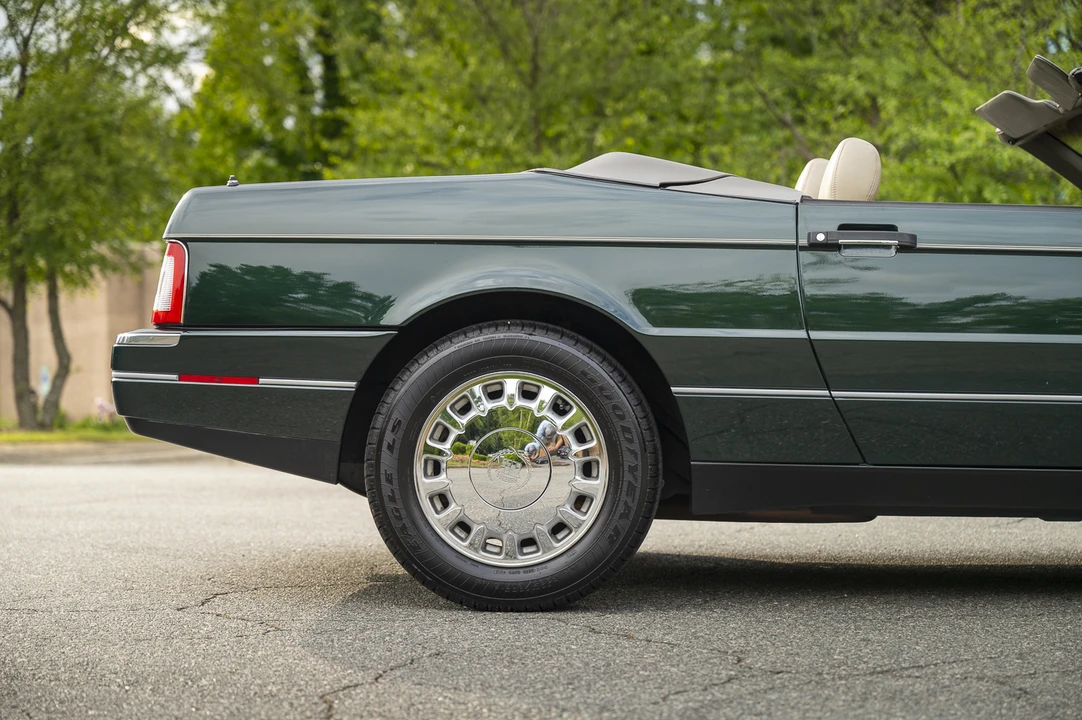 1993 Cadillac Allante - Image 14 of 31