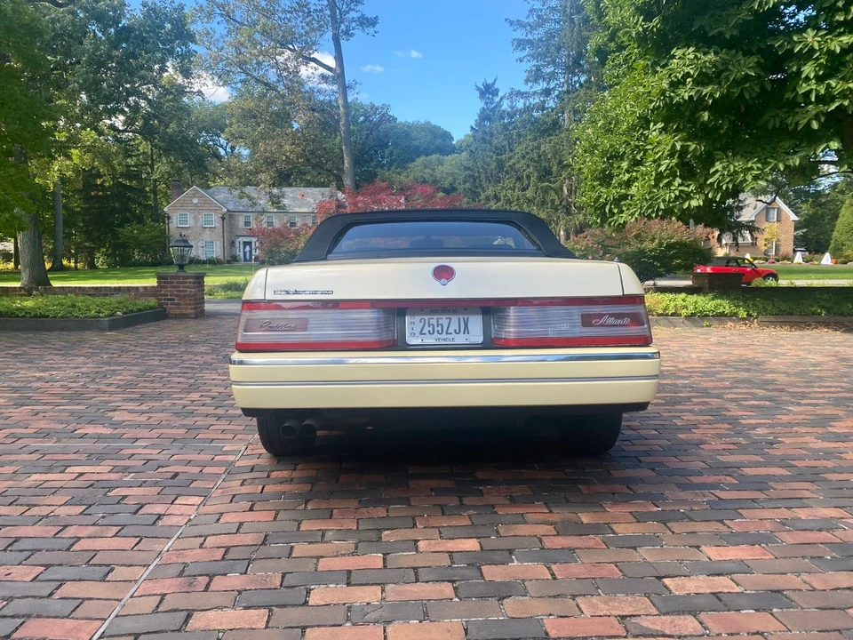 1993 Cadillac Allante - Image 23 of 31