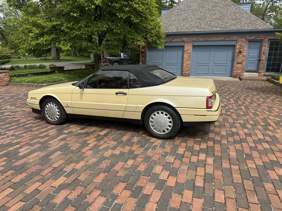 1993 Cadillac Allante - Image 2 of 31