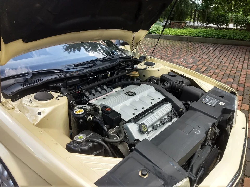 1993 Cadillac Allante - Image 10 of 31