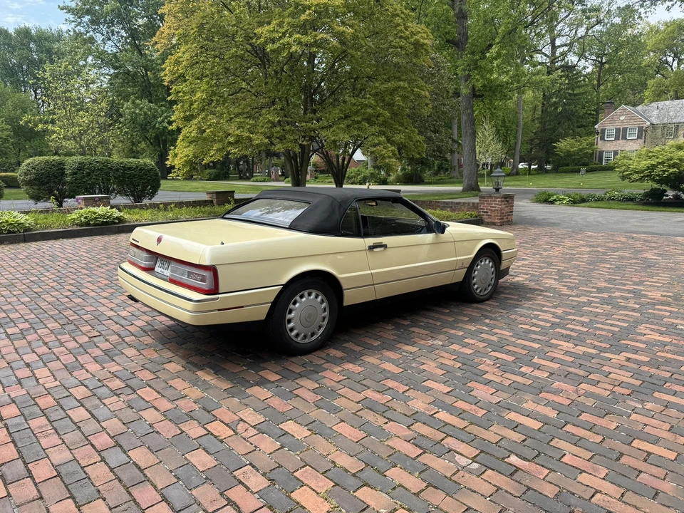 1993 Cadillac Allante - Image 4 of 31