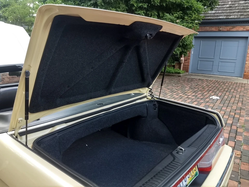 1993 Cadillac Allante - Image 11 of 31