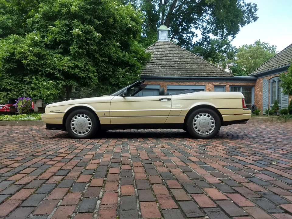 1993 Cadillac Allante - Image 9 of 31