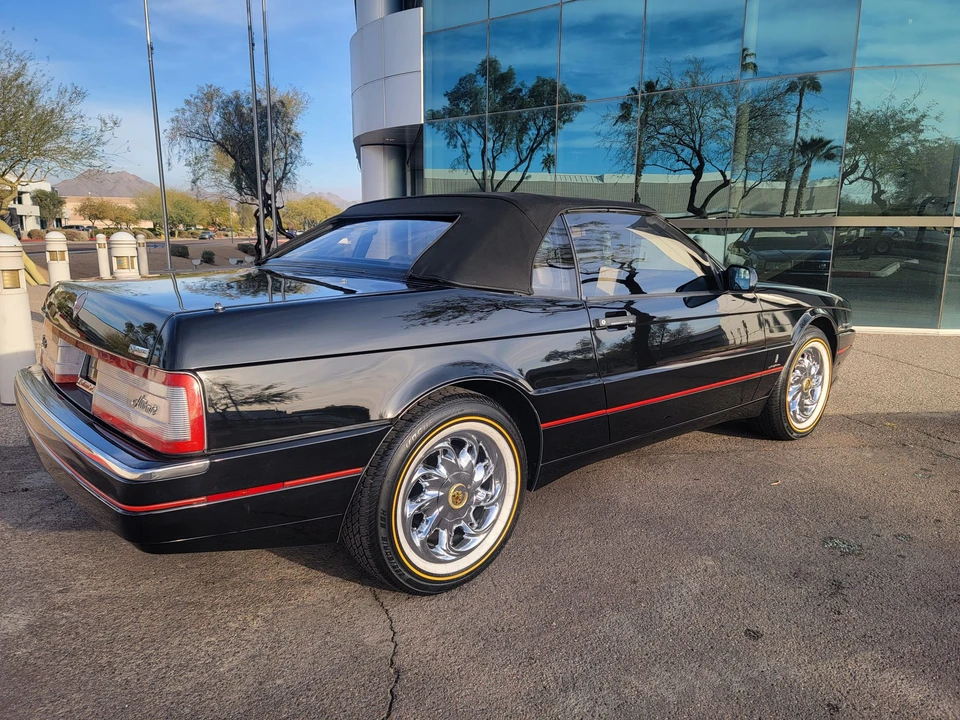 1993 Cadillac Allante - Image 23 of 31